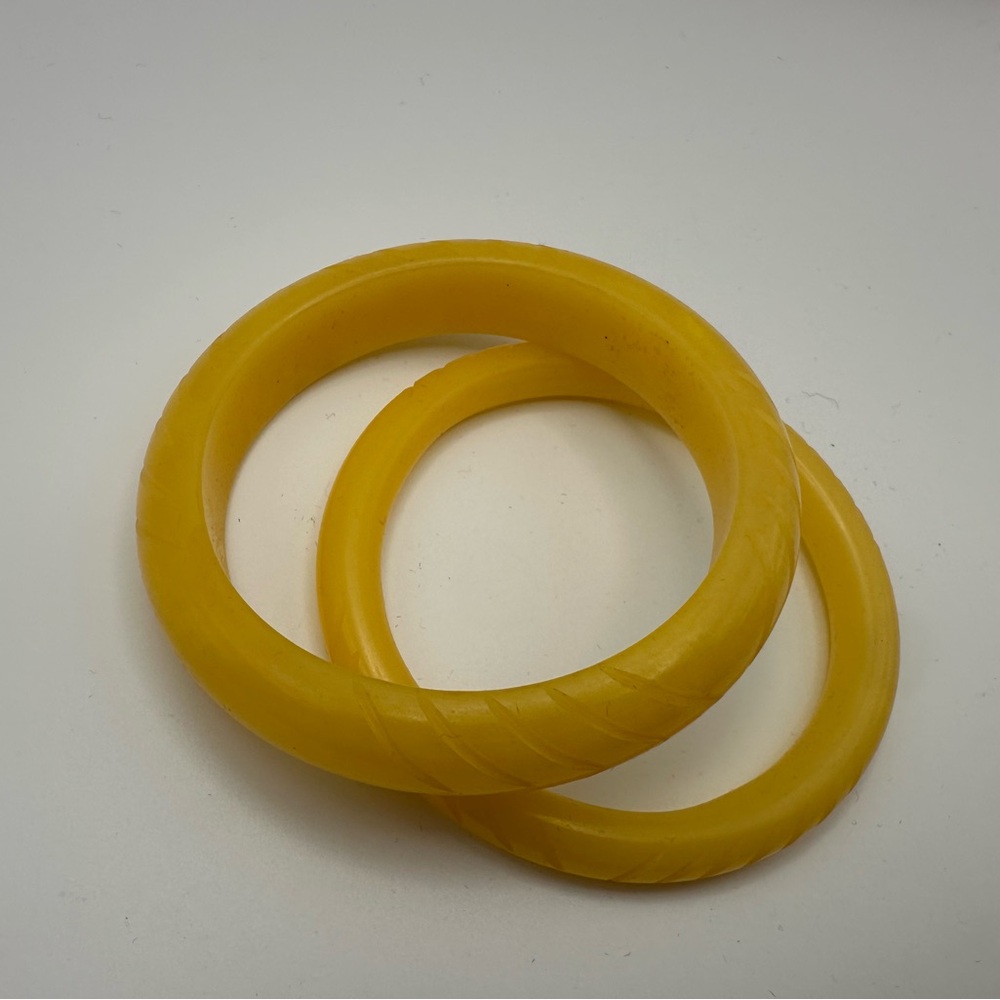 Splendette Lemon Bakelite Bangle Bracelets - Set … - image 2